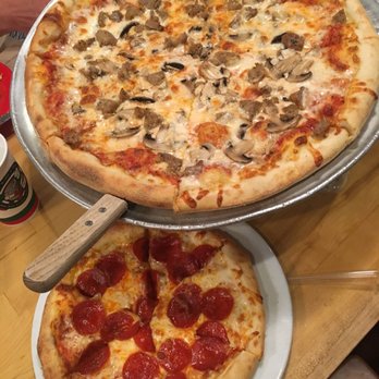 Big John's Pizzeria - Pizza Near Me - Key West, Florida