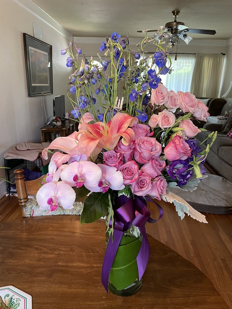 BLOOMIES FLOWERS & GIFTS Updated October 2024 52 Photos & 54