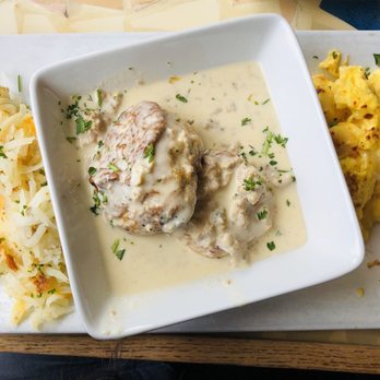 Batter & Berries - Cluck and Gravy + scrambled eggs with smoked Gouda + cheese hash - Breakfast & Brunch Near Me - Chicago, Illinois