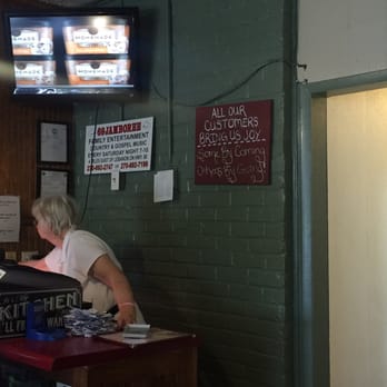 Cedarwood Restaurant - The decoration - Waffles Near Me - Lebanon, Kentucky