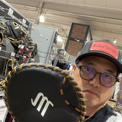 Oakland Mall - Me at Dicks Sporting Goods
