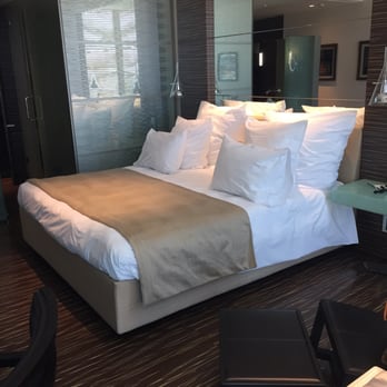 Romeo Hotel - Bedroom - Hotels Near Me - Naples, NA