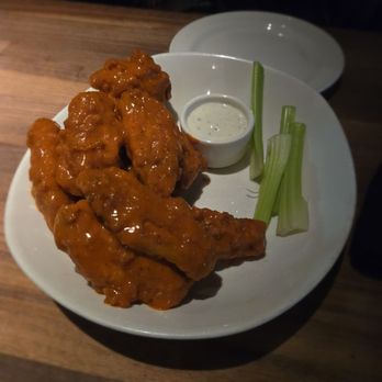 Yard House - Wings  Buffalo Chicken - Bars Near Me - Pasadena, California