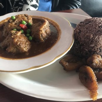 El Criollo Bar & Grill - Cuban Near Me - Burbank, California El Criollo Bar & Grill - Cuban Near Me - Burbank, California