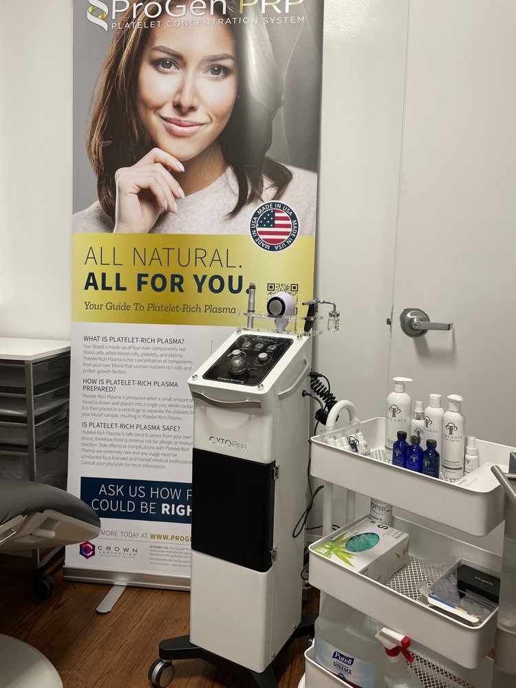 Jloo Beauty Experts Logo