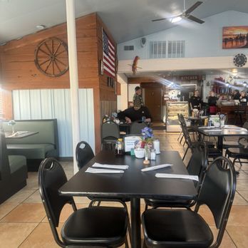 Polly's Diner - Breakfast & Brunch Near Me - Fenton, Missouri