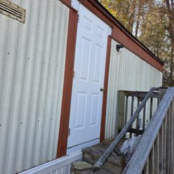 Ginter Services - Installed door