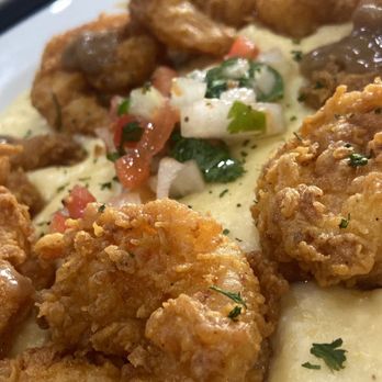 South Cobb Diner - Jumbo Fried Shrimp and Cheddar Cheese Grits - Southern Near Me - Austell, Georgia