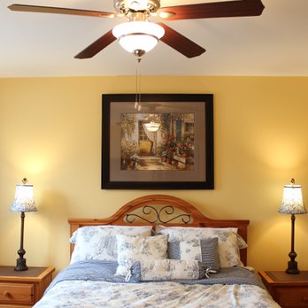 Newark Manor - The Chardonnay Room - Bed & Breakfast Near Me - Niagara-on-the-Lake, Ontario Newark Manor - The Chardonnay Room - Bed & Breakfast Near Me - Niagara-on-the-Lake, Ontario