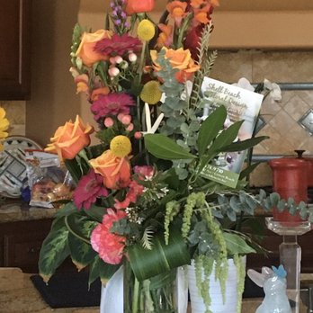 Shell Beach Floral Design - She'll Beach Floral Design arrangement - Florists Near Me - Pismo Beach, California