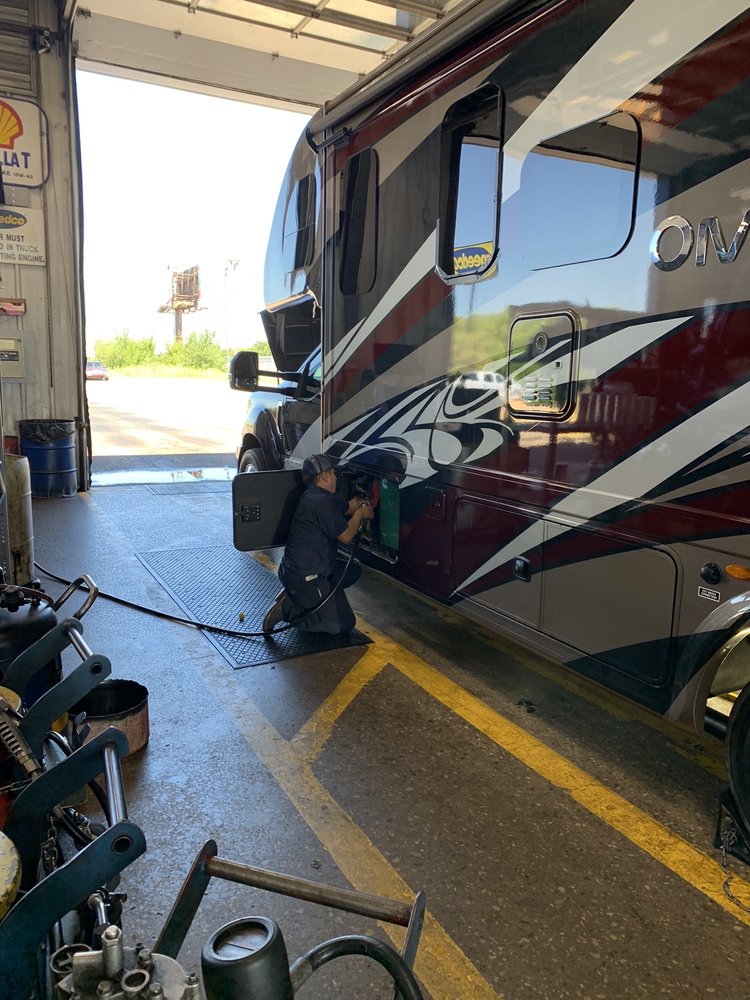 SPEEDCO TRUCK LUBE AND TIRES Updated August 2024 10001 SW 8th St