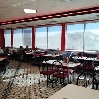 Steak ’n Shake - diners in a restaurant - Fast Food Near Me - Crawfordsville, Indiana Steak ’n Shake - diners in a restaurant - Fast Food Near Me - Crawfordsville, Indiana