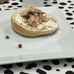 6 St. Cafe - Smoked Salmon Bagel