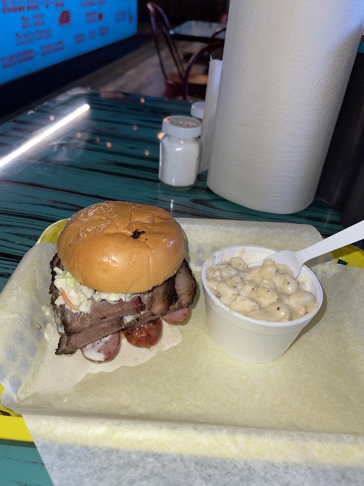 Lil' Mikes Smokin' BBQ Logo