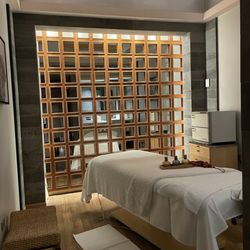 The Spa at Condado Vanderbilt - Massage table