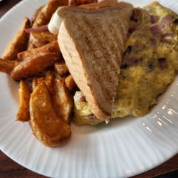 Brisas Courtyard Cafe - House Omelet