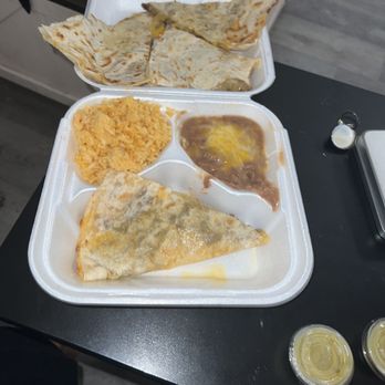 Gordos Tacos - Large Steak Quesadilla ( Asada) and 2 Steak Taco ( Asada) - Mexican Near Me - Los Angeles, California Gordos Tacos - Large Steak Quesadilla ( Asada) and 2 Steak Taco ( Asada) - Mexican Near Me - Los Angeles, California
