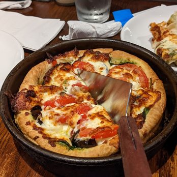 Uno Pizzeria & Grill - Pizza Near Me - Orlando, Florida