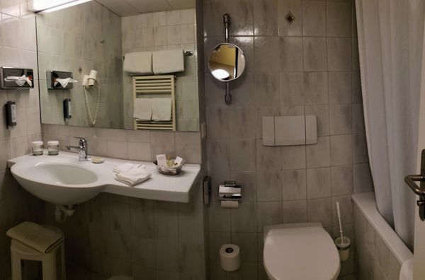 Hotel Bahnhof by null