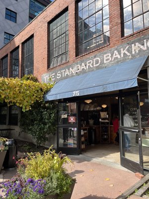 Standard Baking Co by null