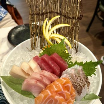 Akami Sushi Bar - Sashimi Moriwase regular set. Came with tuna roll. - Sushi Bars Near Me - Apex, North Carolina Akami Sushi Bar - Sashimi Moriwase regular set. Came with tuna roll. - Sushi Bars Near Me - Apex, North Carolina