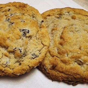 Cookie Crave Creamery - Chocolate Chip Macadamia Nut cookies (11/7/25) - Desserts Near Me - Seattle, Washington