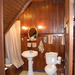 Mountain Laurel - Rambo Suite - Private Bathroom