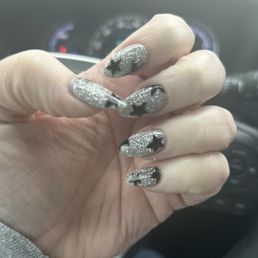 Ivy always does amazing on my nails, but I trust anyone in the salon to do them if she is not there Ivy always does amazing on my nails, but I trust anyone in the salon to do them if she is not there