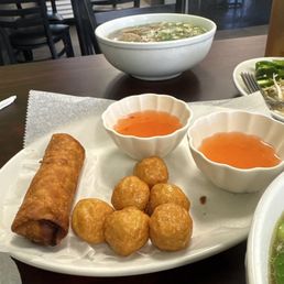 Pork eggroll and fish balls. Comes with 2 eggroll & 10 fishballs Pork eggroll and fish balls. Comes with 2 eggroll & 10 fishballs