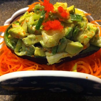 Chumi - 24 Avocado Salat - Sushi Bars Near Me - Freising, BY