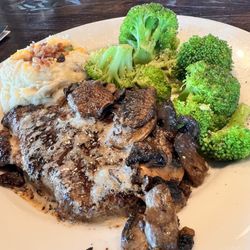 Chili's - 8oz Steak with mushrooms