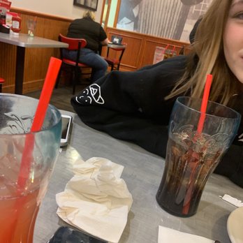 Friendly's - Worker sitting in corner eating while working. Not on break. - Ice Cream & Frozen Yogurt Near Me - Norwich, Connecticut
