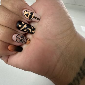 Mimi & Vy Nail Spa - Halloween nails by Vy - Nail Salons Near Me - Las Vegas, Nevada