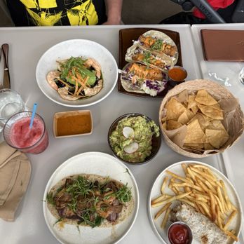 Centrico - Huarache, kids bean burrito, chips and guacamole, fish tacos, and aguachiles - Mexican Near Me - Anaheim, California