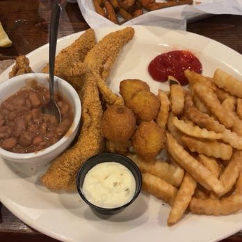 Hochatown Saloon - Fried fish plate - Sports Bars Near Me - Broken Bow, Oklahoma