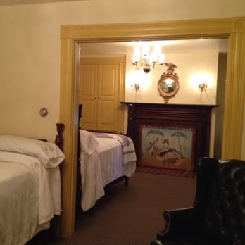 Buxton Inn - Gold room in Warner house. - Hotels Near Me - Granville, Ohio Buxton Inn - Gold room in Warner house. - Hotels Near Me - Granville, Ohio