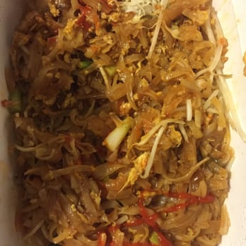 Srisiamchai Thai Restaurant - Pad Thai with Sriracha - Thai Near Me - Gresham, Oregon Srisiamchai Thai Restaurant - Pad Thai with Sriracha - Thai Near Me - Gresham, Oregon