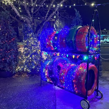 Kringle's Filling Station - Cute automotive decor - Kids Activities Near Me - Seattle, Washington