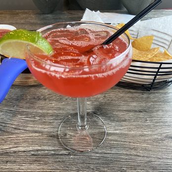 La Finca Mexican Restaurant - Strawberry Margarita (small) - Mexican Near Me - Gainesville, Virginia