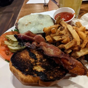 Murphy’s on the Green - The Murph Burger - New American Near Me - Hanover, New Hampshire