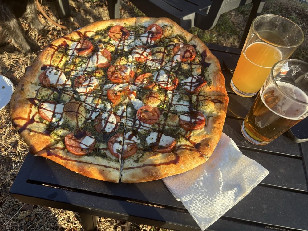 The Mad Platter Pizza Logo