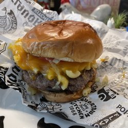 Guy Fieri’s Flavortown Kitchen - Bacon Mac and Cheese burger