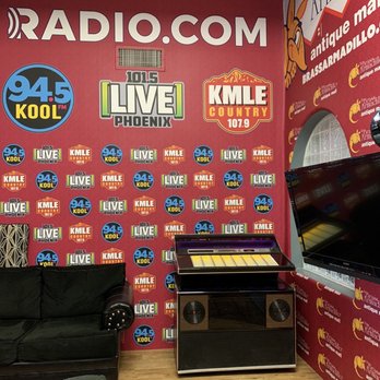 Live 101.5 - Office entrance - Radio Stations Near Me - Phoenix, Arizona