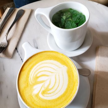 Comobå - Mint tea and turmeric with oatmilk - Coffee & Tea Near Me - Lisbon, 11