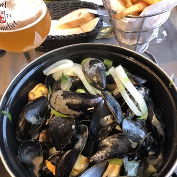 Poules Moules - Belgian Near Me - Bruges, VWV Poules Moules - Belgian Near Me - Bruges, VWV