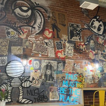 Fikscue Craft BBQ - Kewl interior artwork/decor - Barbeque Near Me - Alameda, California