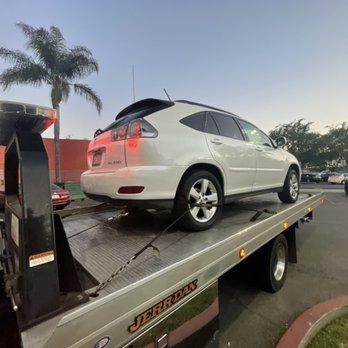 Noho Towing - Towing this broken down Lexus - Towing Near Me - Los Angeles, California