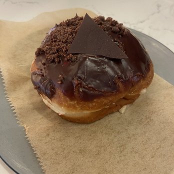 L’Artisane Bakery - Boston cream donut - Vegan Near Me - Miami, Florida