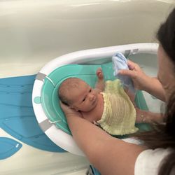 Kirsten Dudley Doula - Kirsty helping us with baby's first bath during her postpartum visit