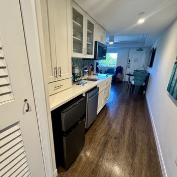 The Laureate Key West - Hallway to kitchen and living room - Hotels Near Me - Key West, Florida